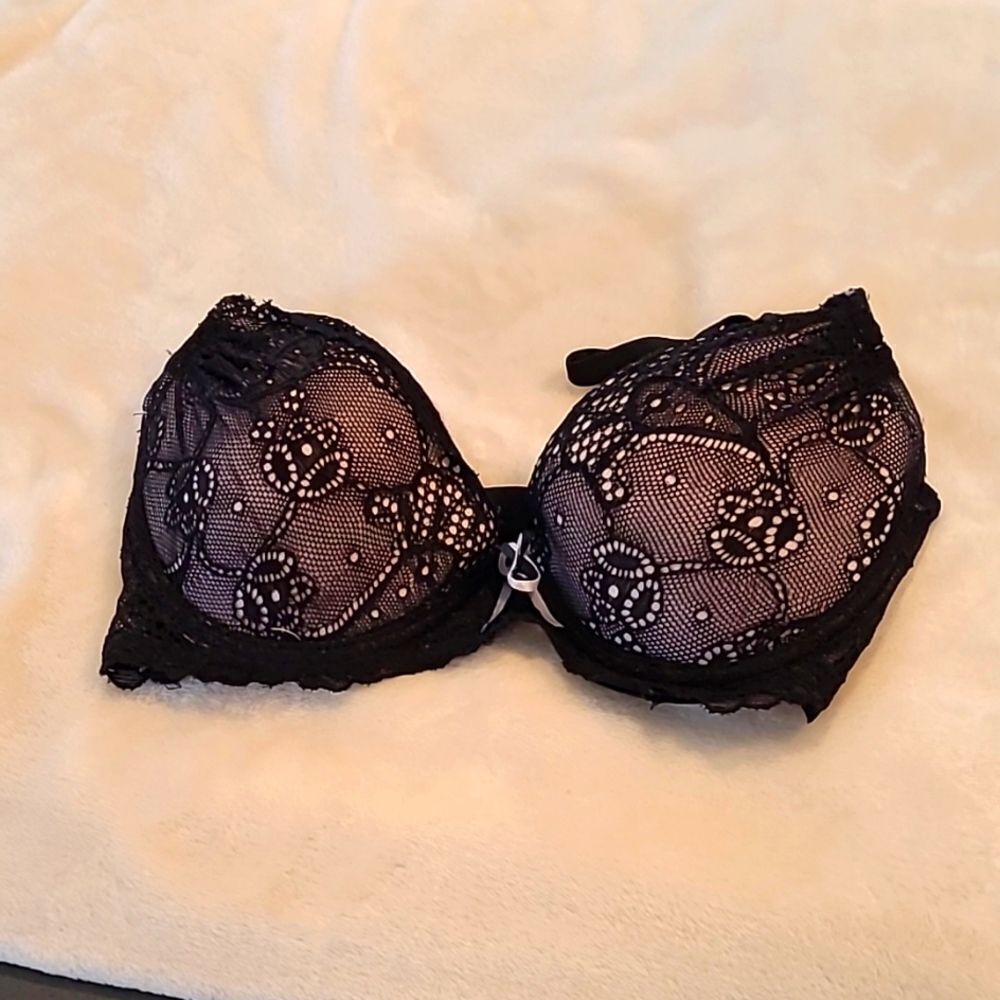 Sz 34A black lacy bra